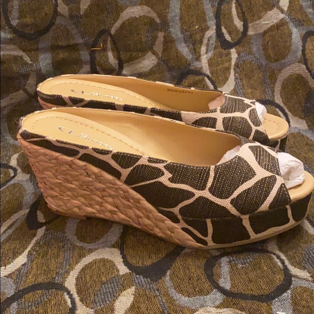CL BY LAUNDRY Women’s Slip on Wedges.